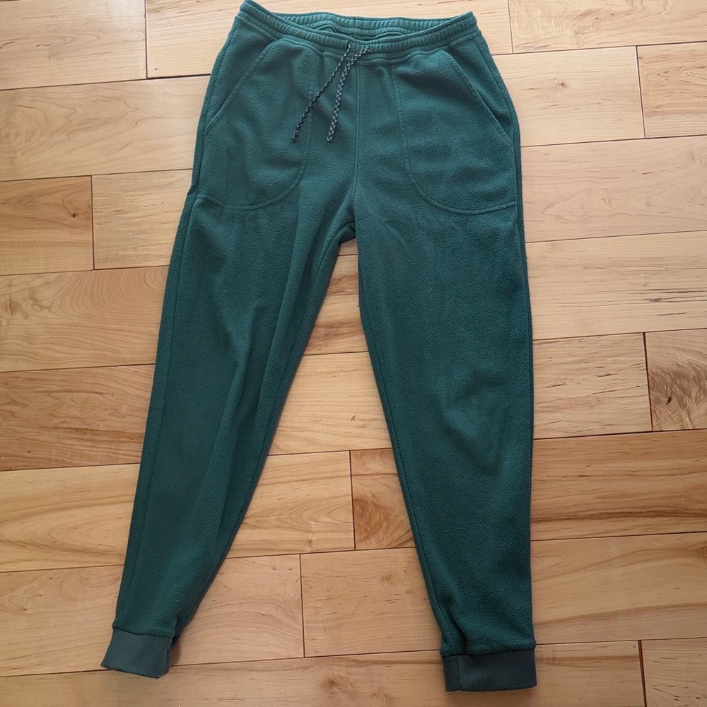 Patagonia Green Fleece Joggers with Back zipper Pocket kids boys
